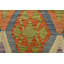 Tapis unique orange, blanc et bleu de 4 pi 1 po x 5 pi 7 po