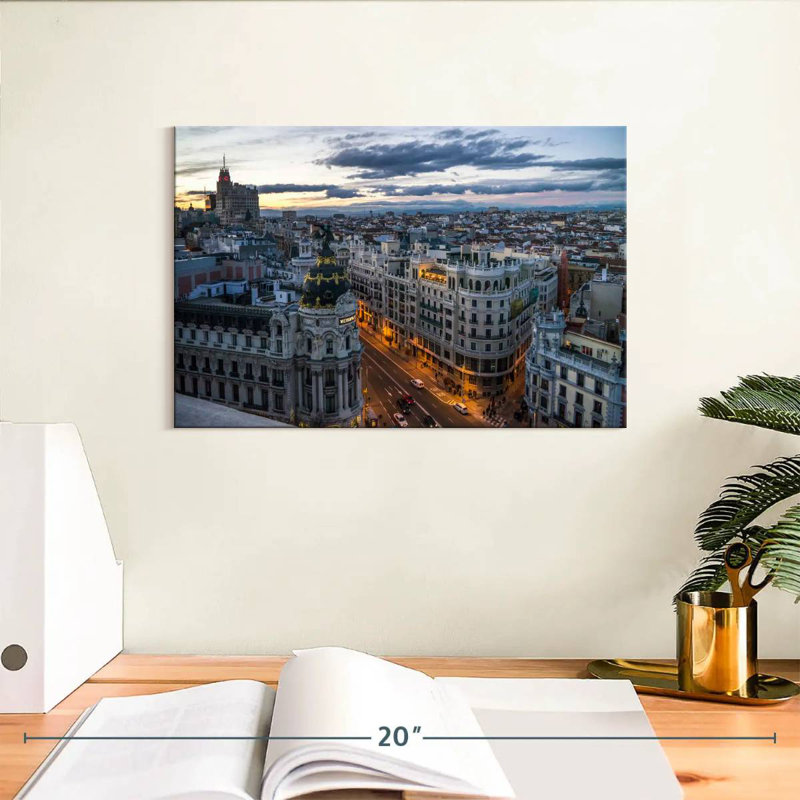 Nicci Gran Via At Sunset