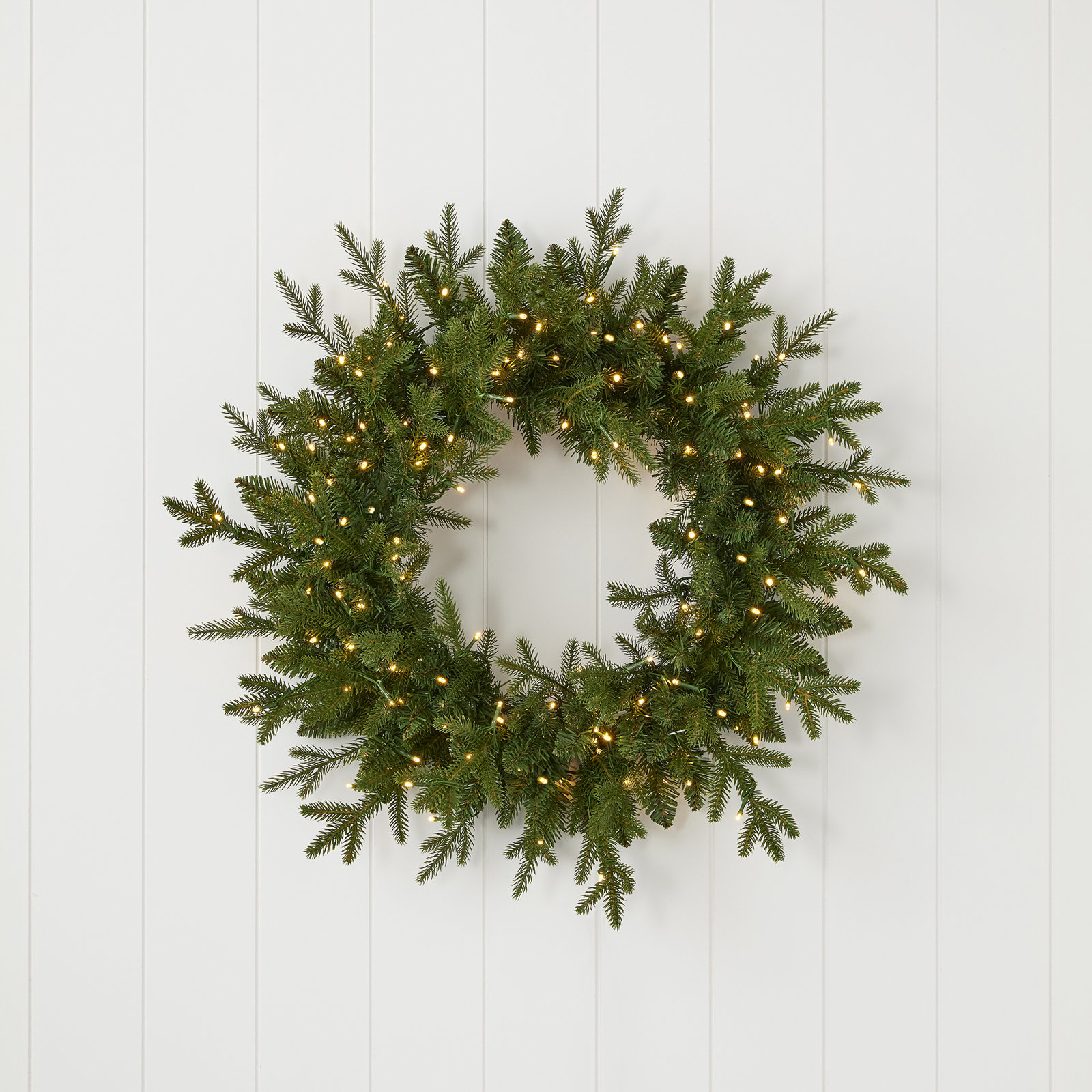 Dandan Faux Lighted Plug-In 24'' Wreath, Green