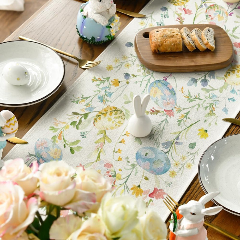 Chemin de table fleurs sauvages et œufs de Pâques