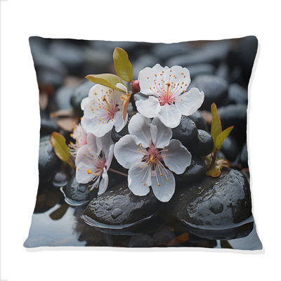 Coussin White Magnolias On River Rocks