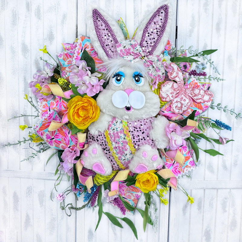 Lapin de Pâques avec couronne de printemps aux œufs