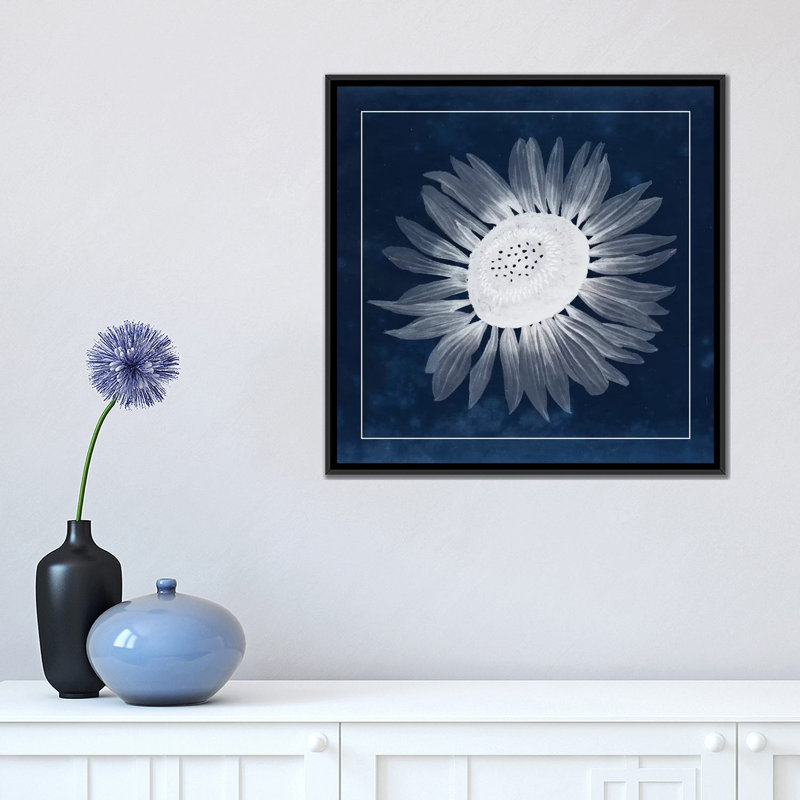 « moon fleur ii », reproduction d’impression sur toile, H 18 po x l 18 po x P 1,5 po, Toile avec cadre flottant noir