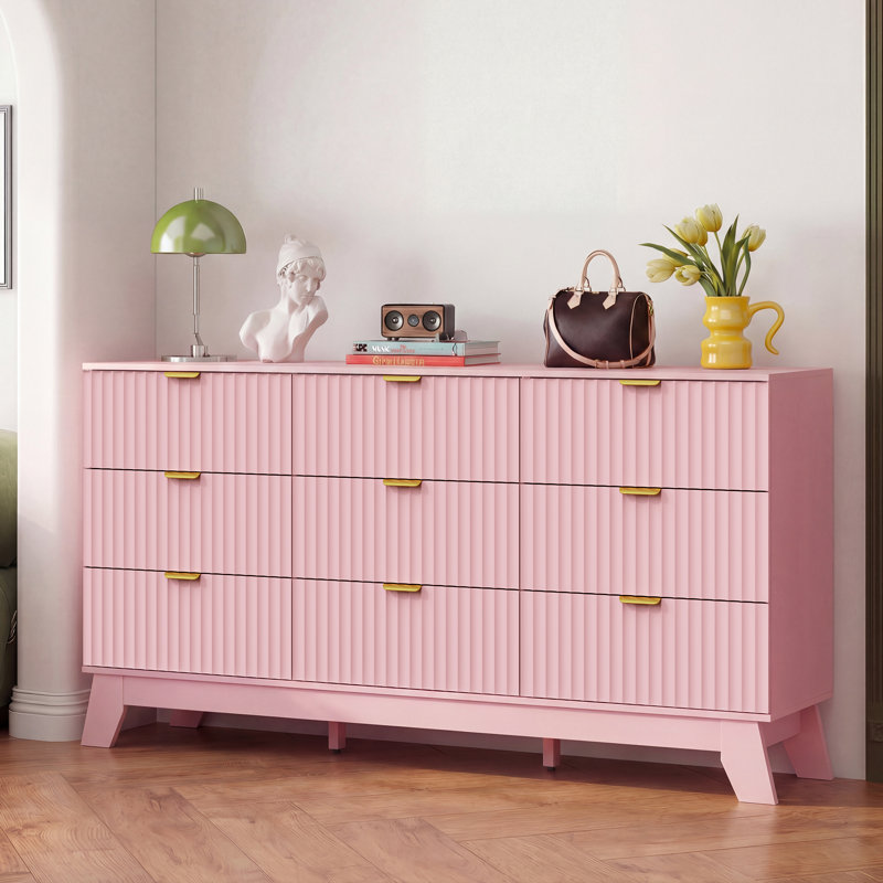 Commode à 9 tiroirs cannelée l 57 po de largeur avec poignées en métal et pieds réglables, Rose
