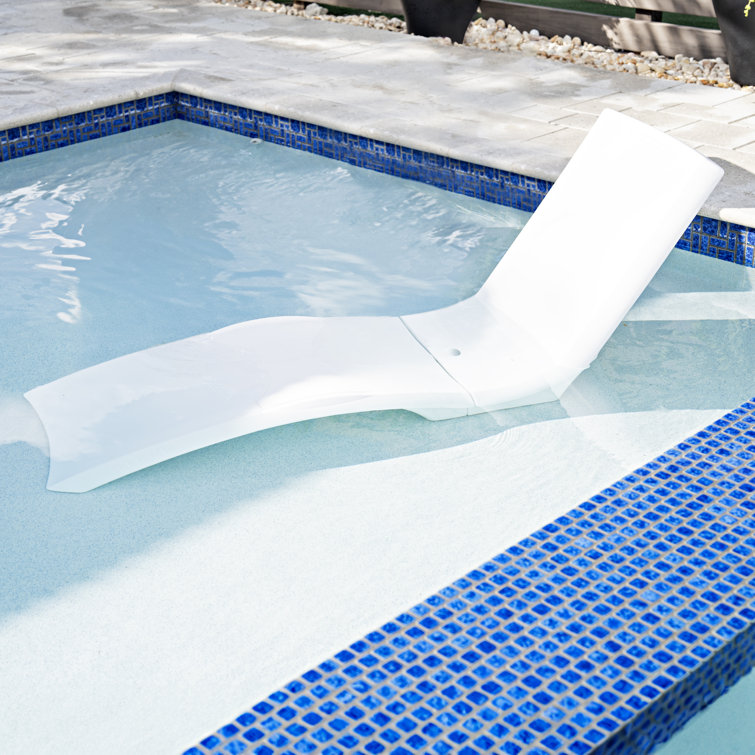 Step2 Vero Outdoor Chaise Pool Lounger: Weighted