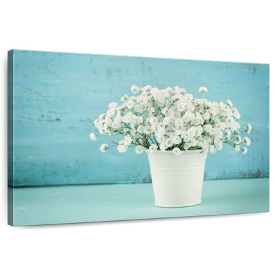 Harnek Gypsophila dans un vase blanc