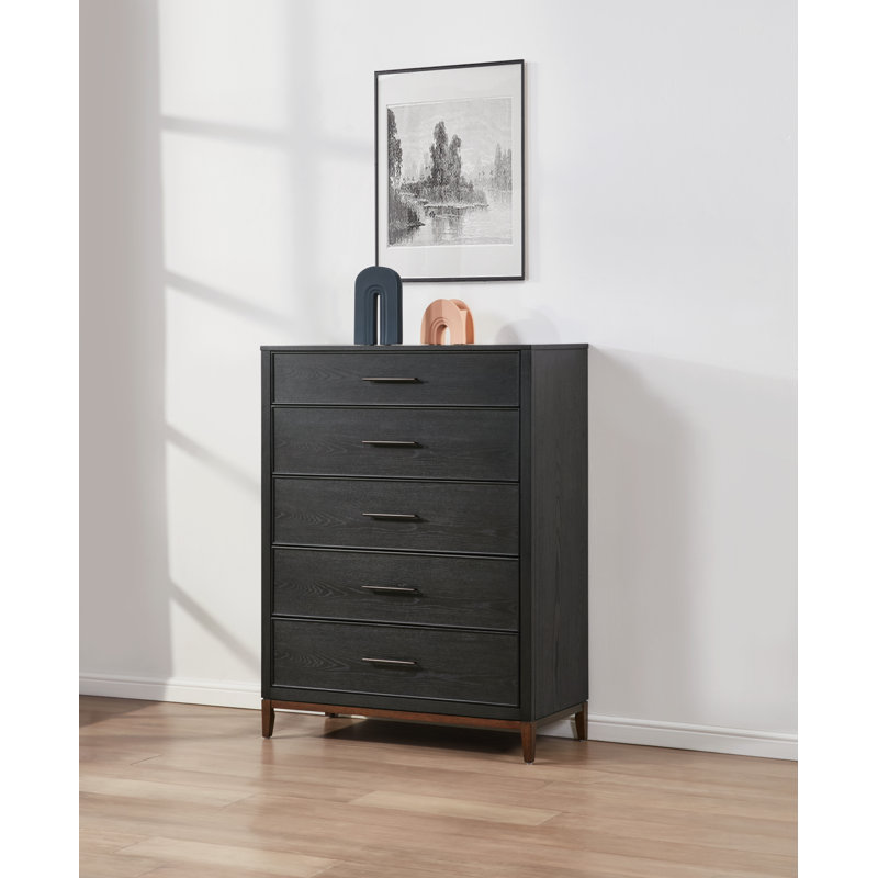 Commode à cinq tiroirs