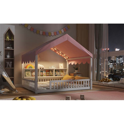 Lit de jour pleine grandeur en bois en forme de maison avec Fense, 3 étagères de rangement, rideau et lumière DEL (matelas non inclus)