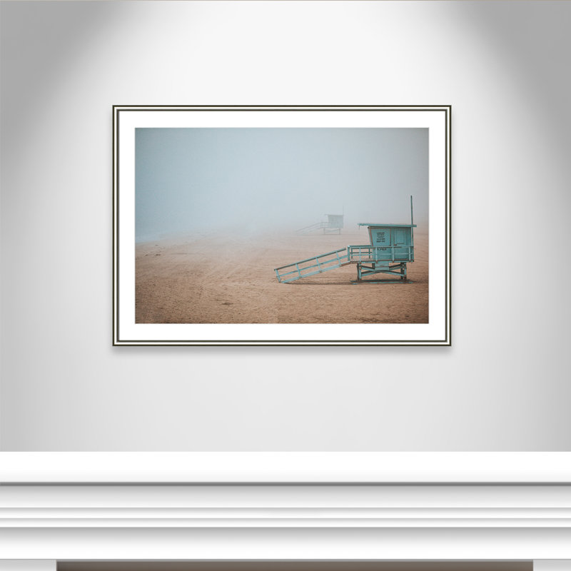 Manhattan Beach par Nathan Dumlao - reproduction d'art sur papier encadrée, H 30,75 po x l 42,75 po x P 0,88 po, Argent