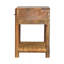Table de chevet en chêne tissé Regency avec 1 tiroir et 1 fente ouverte. Brun clair
