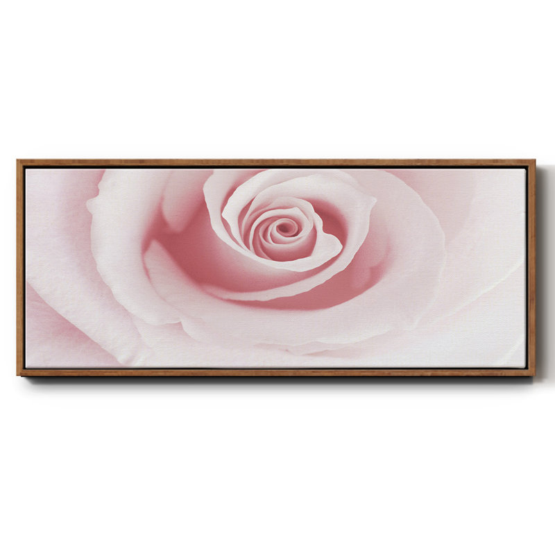 «Rose Embrace», toile encadrée, H 20 po x l 50 po