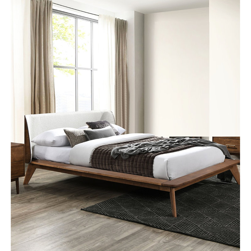 Grand lit plateforme en bois massif de couleur noyer avec tête de lit à oreilles et pieds fuselés, style Mid-Century moderne, lit prêt à accueillir un matelas, tête de lit,