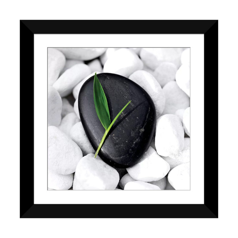 «Zen Stone», reproduction de photo sur toile, H 16 po x l 16 po x P 1 po, Papier d'art encadré noir