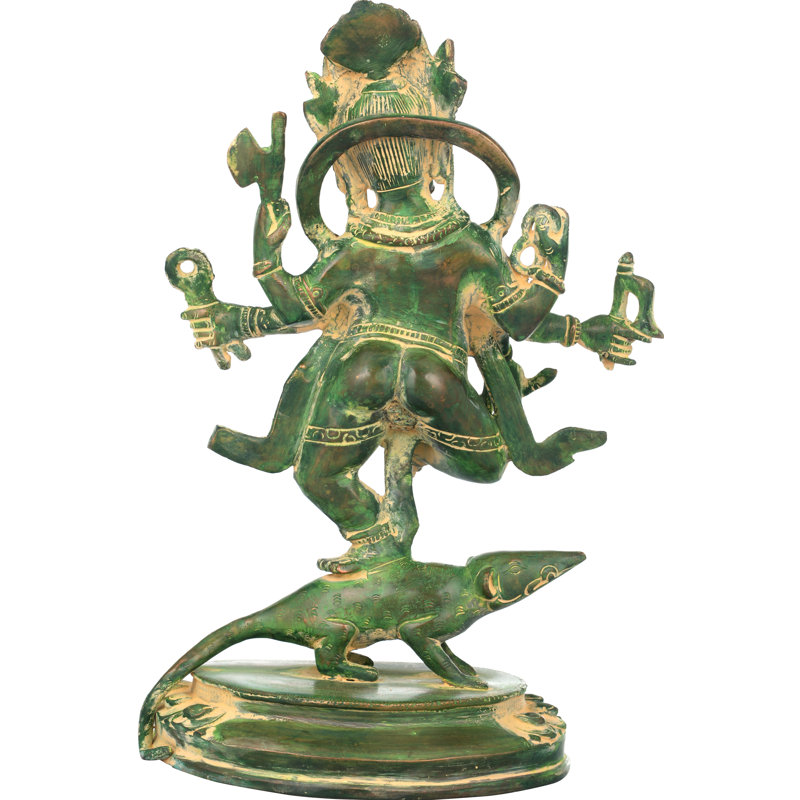 Six Ganesha armés dansant sur son véhicule