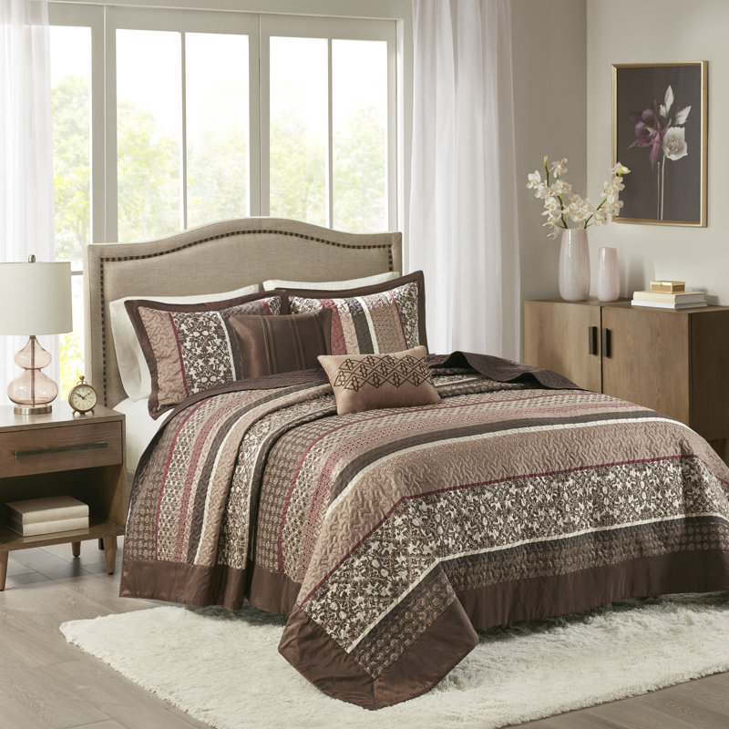 Princeton Reversible Jacquard Bedspread Set, Queen Bedspread +2 Standard Shams+2 Throw Pillows, Red/Beige/Brown