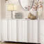 Buffet 4 portes orné d'accents linéaires complexes-111848304