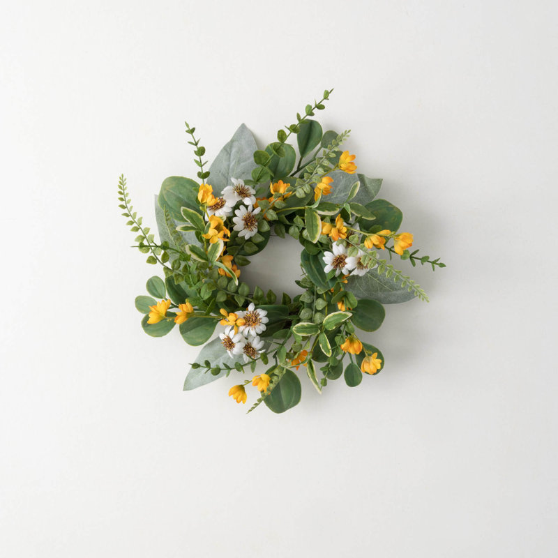 Couronne de fleurs artificielles marguerite et souci, H 15,5 po x l 15,5 po x P 5,25 po