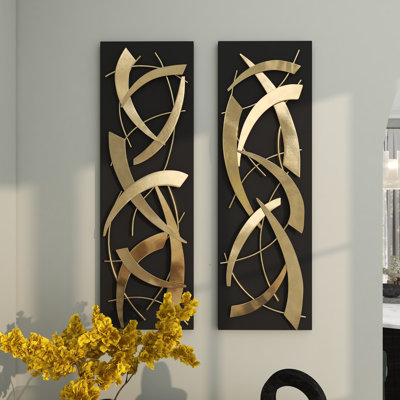 Décoration murale abstraite dimensionnelle en métal avec support en bois noir
