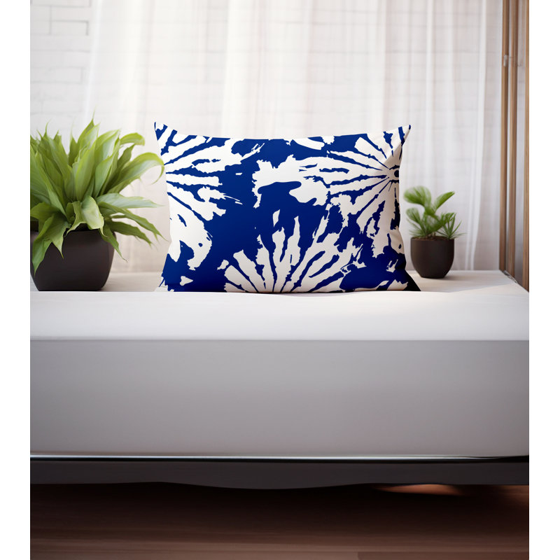 Coussin Cecil, Bleu marine / motif floral blanc, H 14 po x l 20 po