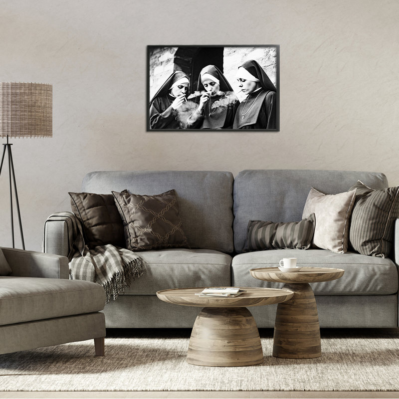 Giclée encadrée, "Smoking Nuns", design par Decent Exposures, H 12 po x l 18 po, Giclée encadrée noir minuit