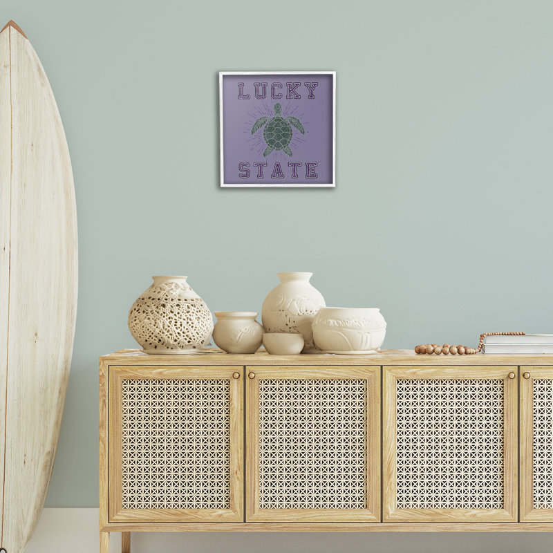 «Lucky Sea Turtle», estampe numérique par Spirit Animals / Life Is High, Giclée encadrée blanc bord de mer, H 17 po x l 17 po