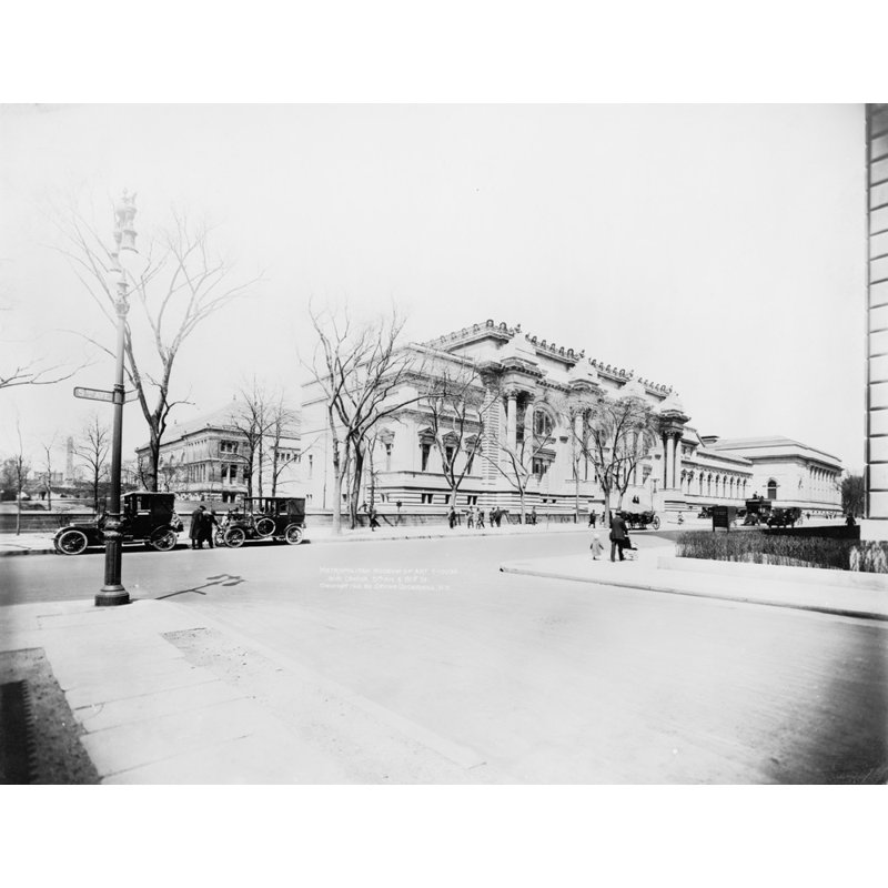 New York City Metropolitan Museum, H 18 po x l 24 po