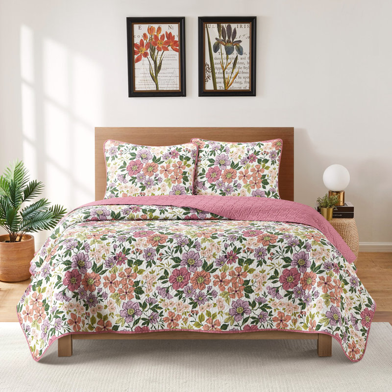 Eira 3 Piece Floral Quilt Set, King Quilt + 2 King Shams