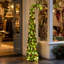 Sapin télescopique pliable vert de 1,80 m à cime courbée, préilluminé avec 100 DEL blanc chaud, 8 modes d'éclairage, fonctionne sur piles, pré-décoré avec des boules rouges, décoration de Noël en PVC