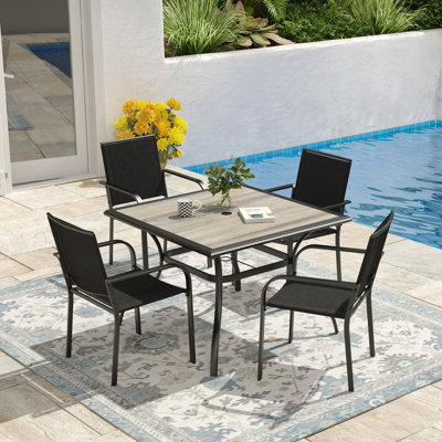 Ensemble repas pour 4 personnes avec table carrée