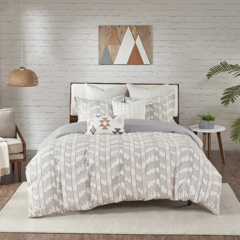 Polyester Chevron / Zig Zag Comforter, Full Comforter + 3 Additional Pieces