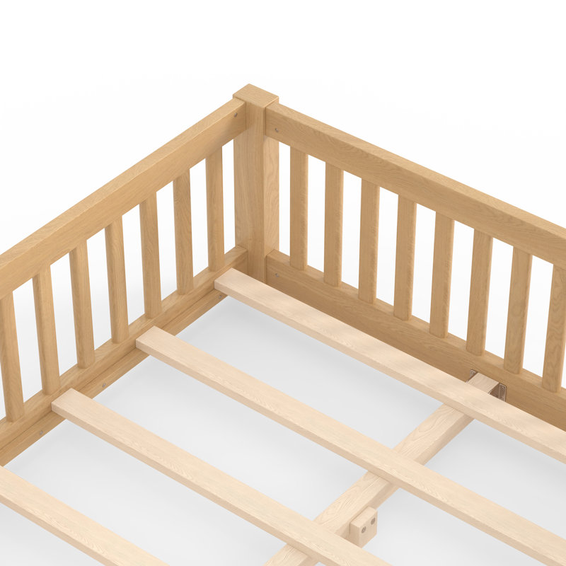 Lit double sur pied avec barrières de sécurité et porte pour enfants, naturel