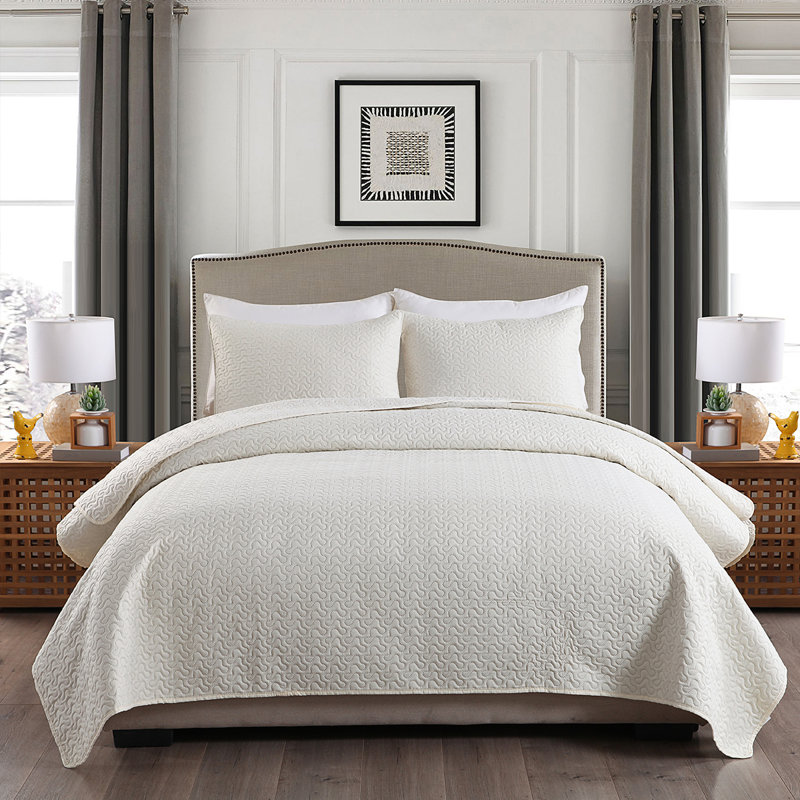 QSM02 Quilt, King Quilt + 2 King Shams, White