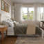Lit plateforme en bois massif avec pied de lit assorti Aritra-1044979342-1037596926