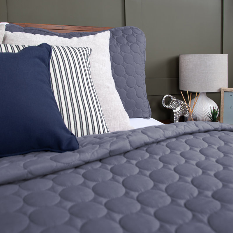 Denim Full/Queen Reversible Quilt Set with Shams