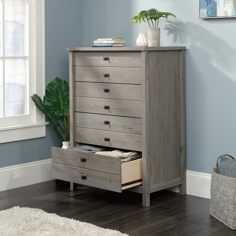 Mukilteo 32.44'' W 4 - Drawer Dresser, Mystic Oak