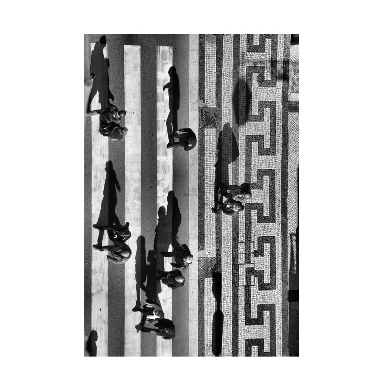 «Luis Camara Shadows Crossing», art sur toile, H 19 po x l 12 po