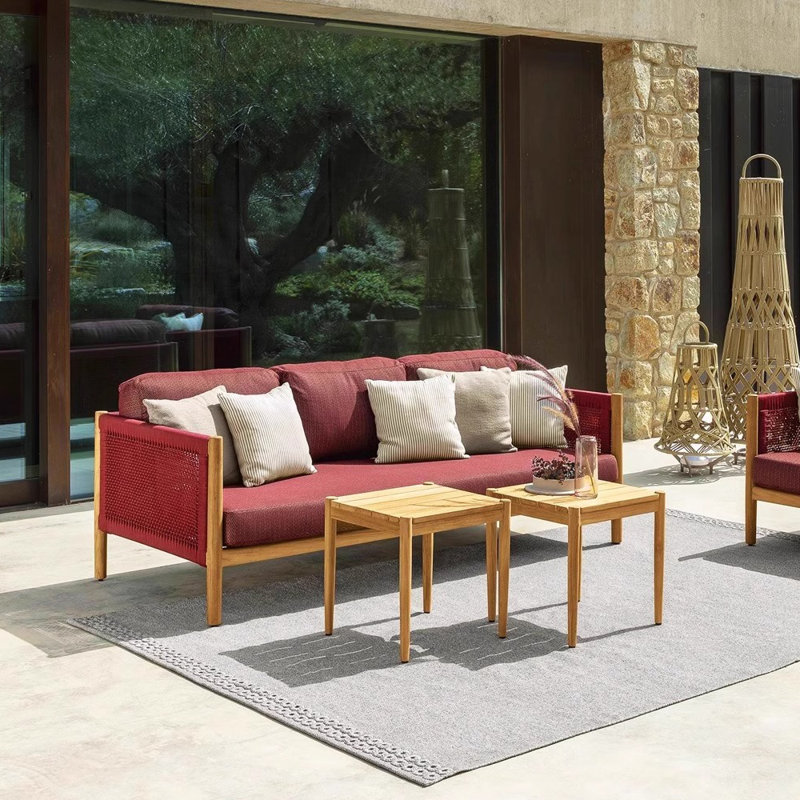 Ensemble de conversation d'extérieur moderne simple en teck pour 3 personnes avec coussins Modern