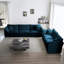 Canapé de salon en chenille bleue, 2+3 places, avec assise profonde et confortable, mousse de qualité et structure en bois.