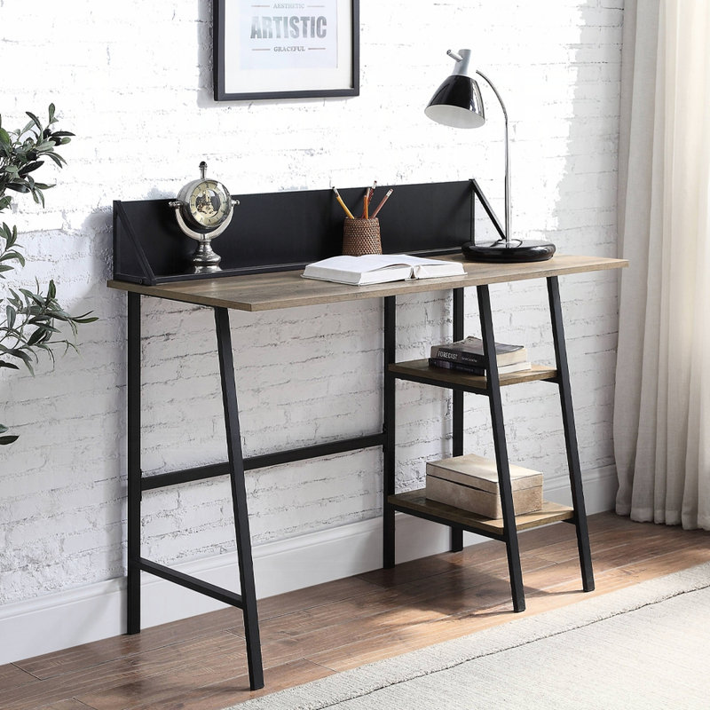 Bureau rectangulaire en chêne rustique et noir avec tablettes fonctionnelles Durabilité et travail spacieux