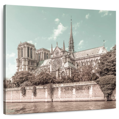 Scenic Notre Dame Cathedral