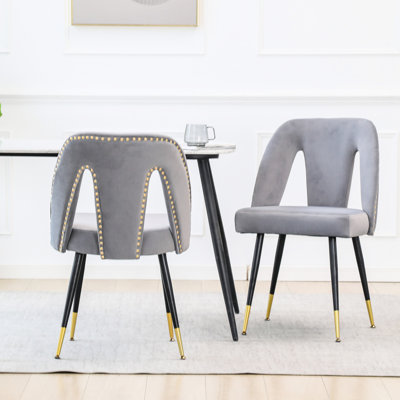 Chaise de salle à manger contemporaine rembourrée en velours gris avec têtes de clou, pieds dorés, rembourrage en mousse, 2 têtes de chaise et intérieur cloutés, 2, 15,7 po Élevé