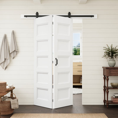 Porte intérieure standard moderne encastrée à 5 panneaux, 48 po x 80 po, en bois d'ingénierie massif apprêté blanc, avec quincaillerie pour portes pliantes de style grange. Convient à une chambre ou à un salon.