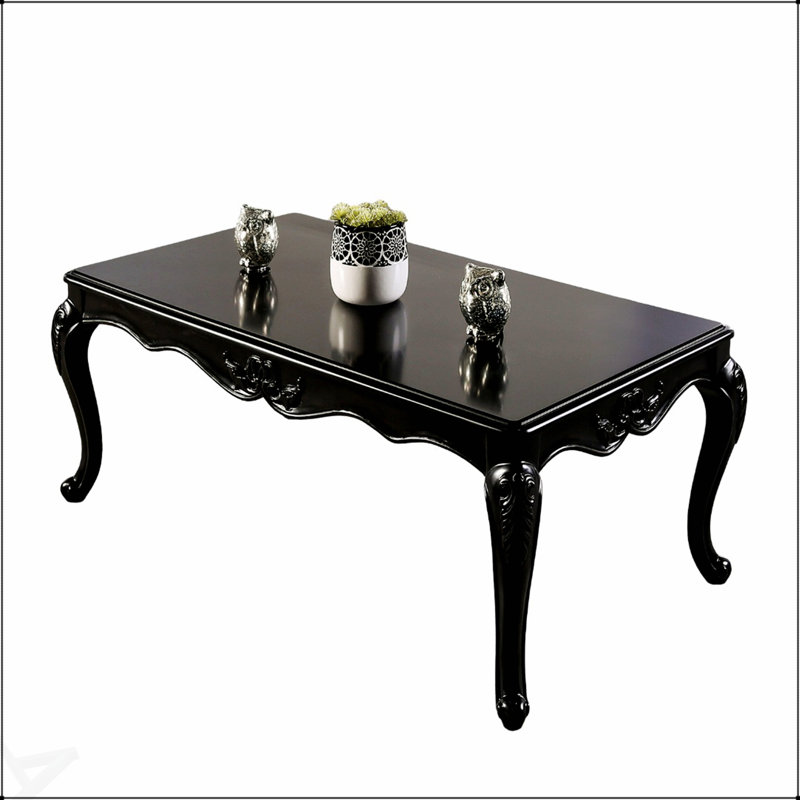 Table basse rectangulaire de style traditionnel avec pieds incurvés et structure sculptée en bois massif