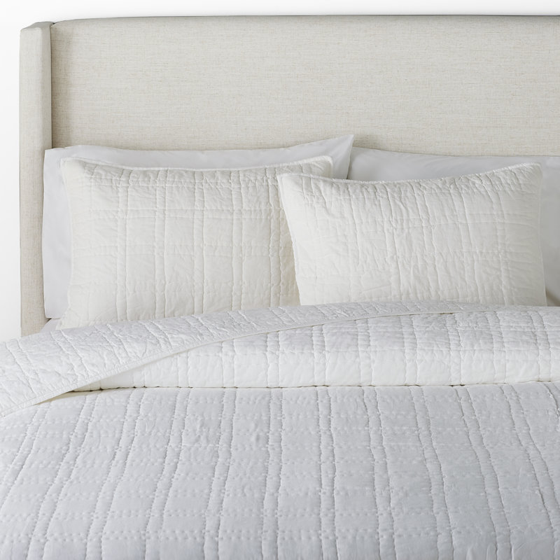 Hailee White Standard Cotton Modern & Contemporary Quilt, Queen