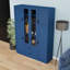 Armoire de cuisine avec panneaux d'affichage en acrylique, tablettes réglables, rangement pour le vin, tiroirs et plateaux coulissants-950023550