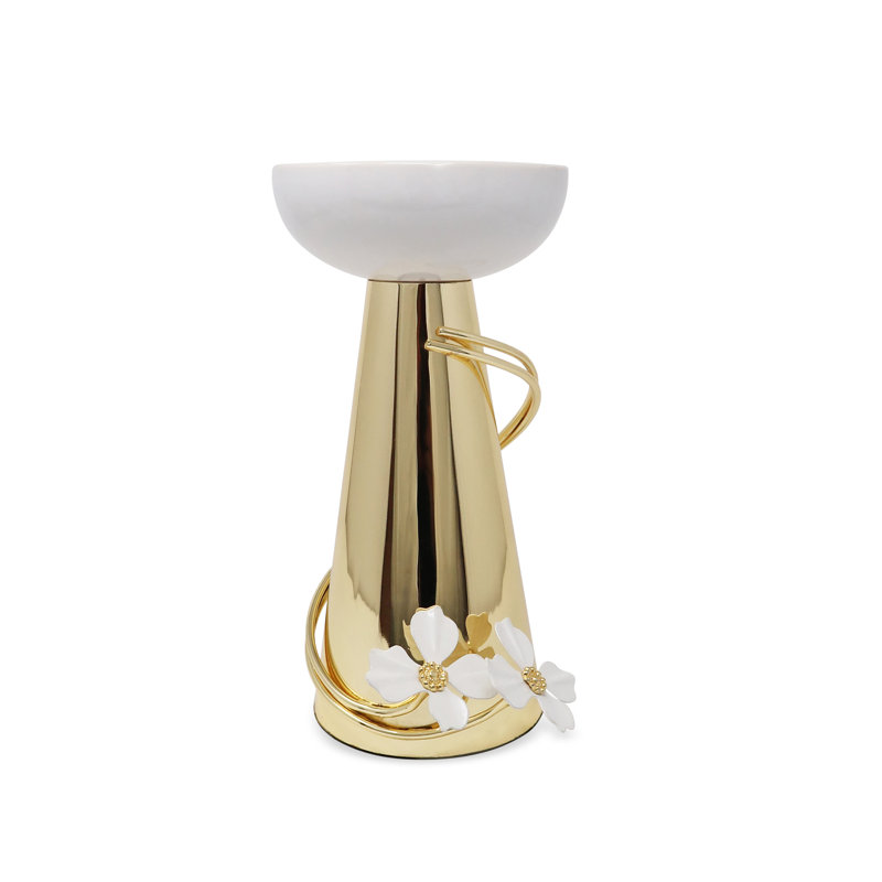 Bougeoir en porcelaine avec détail fleur, 9.5" H x 3" W x 3" D