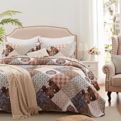Ensemble de courtepointe 3 pièces pour très grand lit - Couvre-lit léger en microfibre et 2 taies décoratives, motif floral patchwork brun, surdimensionné 98 x 106 pouces, couvre-lit toutes saisons