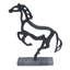 Cheval au galop 13 po x 11 po Hafssa sur base de marbre, noir