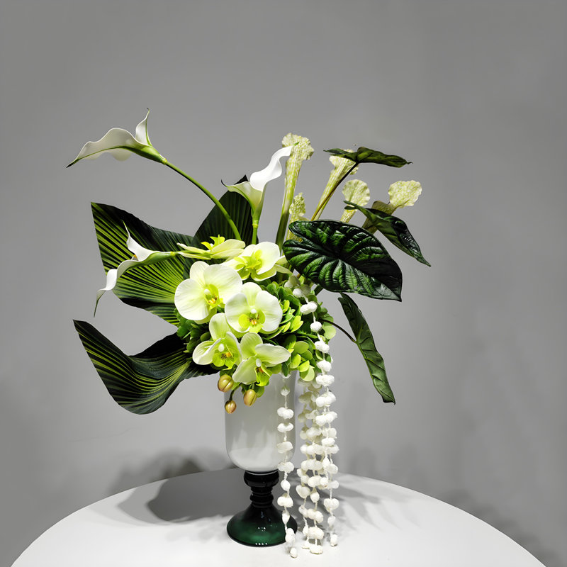 Ornements de fleurs simulées