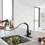 Robinet de cuisine rétractable à poignée simple avec accessoires-82832677